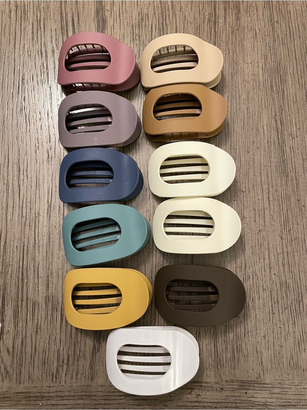 Hair clips, flat, oval. Set of 11 asst colors. All matte finish except the white